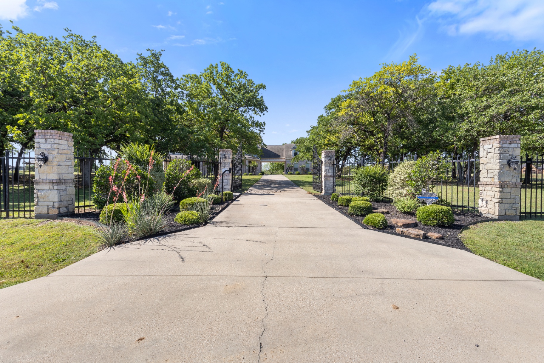 Stone exterior at 259 King Ranch Court